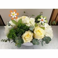 Composition De Fleurs Coupées Au Ton Blanc Et Vert